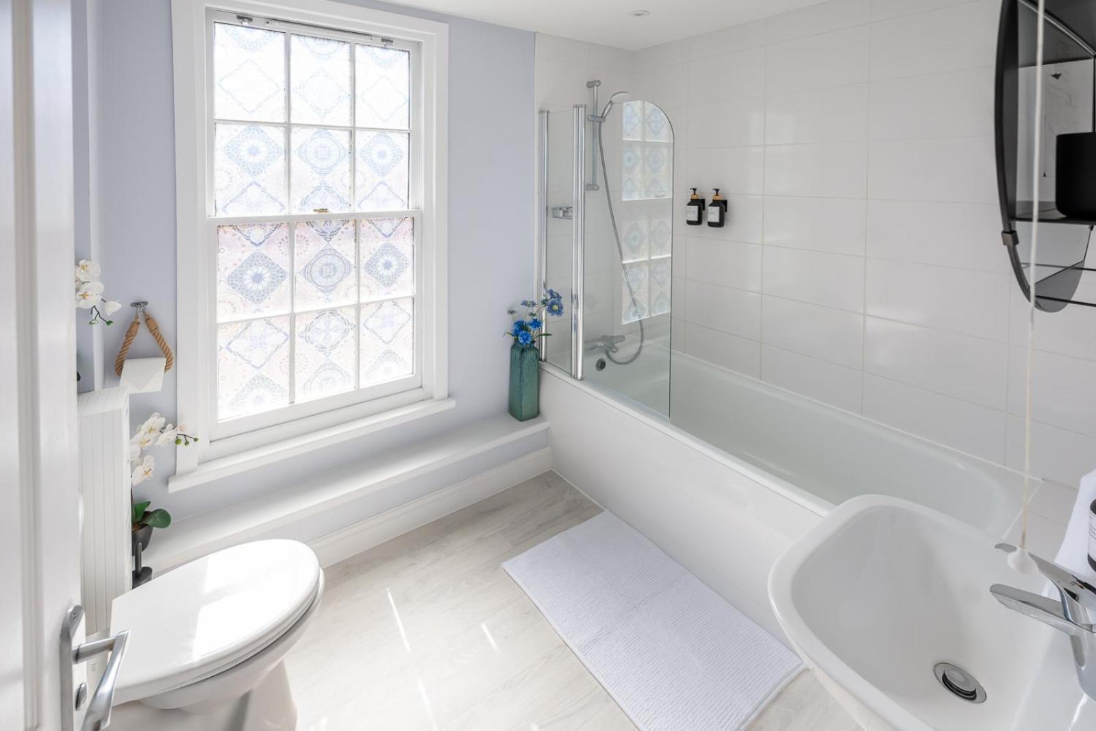 Relaxing Town Centre House - Perfect For Exploring Holiday home